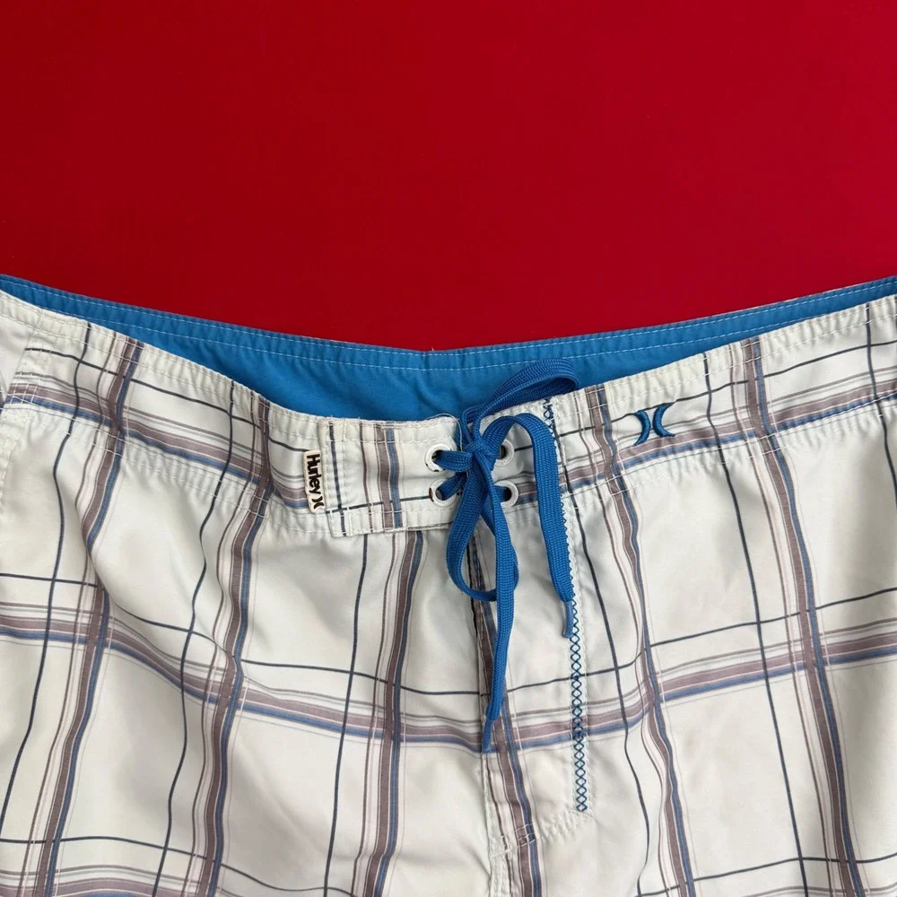 VTG Y2K Hurley Mens Plaid Board Shorts SIZE LARGE White Blue Cargo Swim Trunks‎
